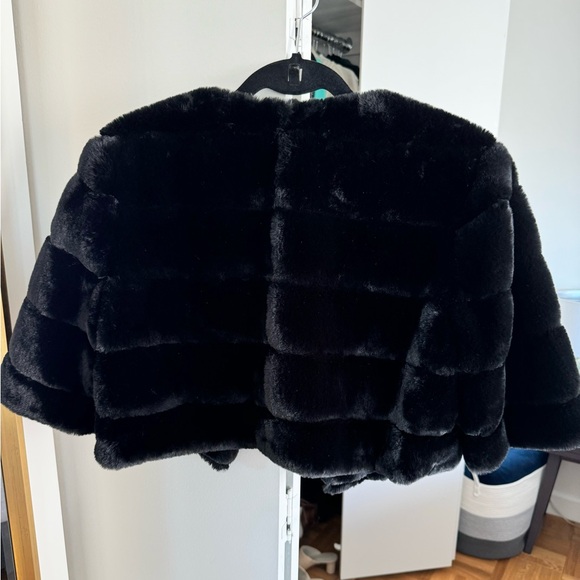 Eliza J Faux Fur Cropped Jacket - Picture 4 of 6